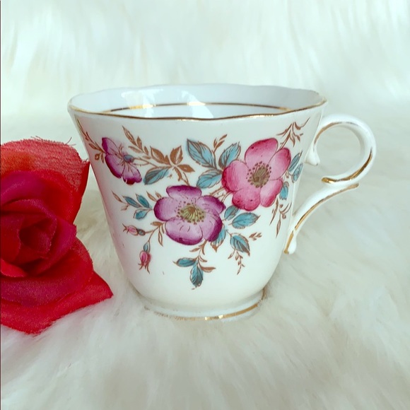 VINTAGE- COLCLOUGH CHINA FLORAL TEA CUP
